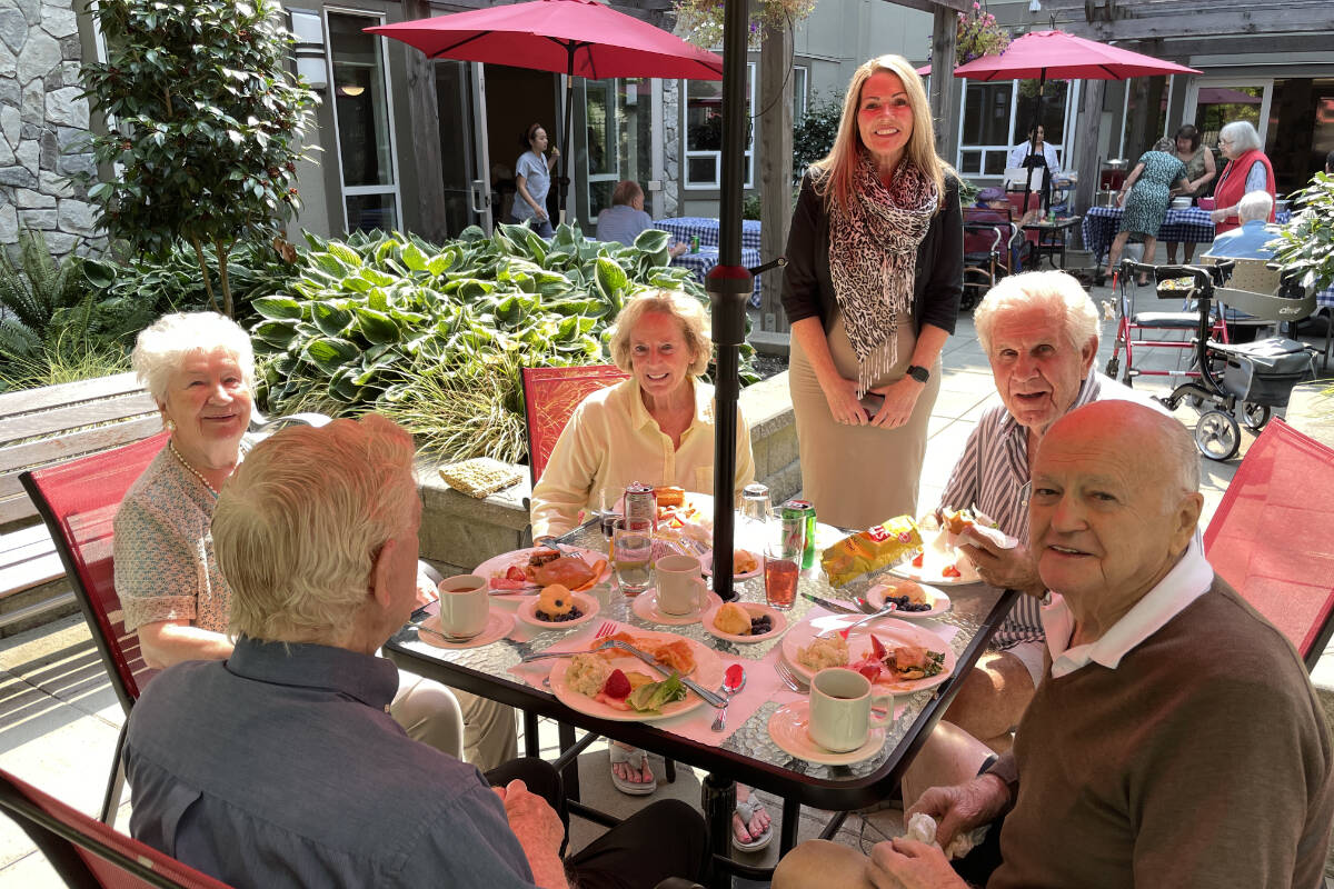 The residents at Suncrest enjoy quality meals with a caring staff. Photo courtesy of Suncrest (Belvedere) Retirement Home.