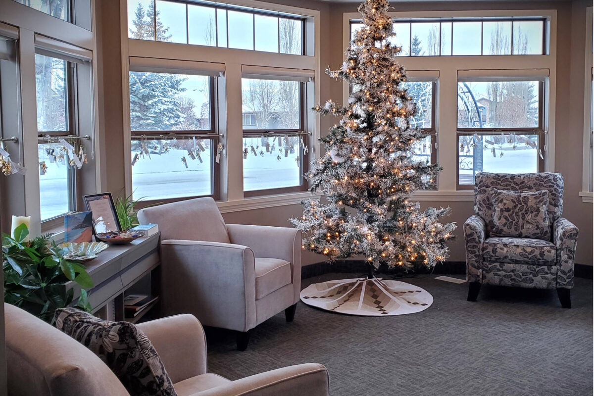 The Red Deer Hospice’s volunteers and staff decorate the living room with Christmas decorations, making residents feel at home. Photo courtesy of Red Deer Hospice.