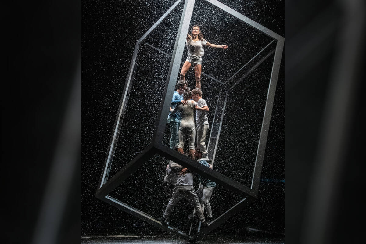 Showcasing acrobatic performers at the peak of their art, FLIP Fabrique’s <em>Blizzard</em> pays homage to Québec winters, with joyous vignettes sharing the beauty of winter.
