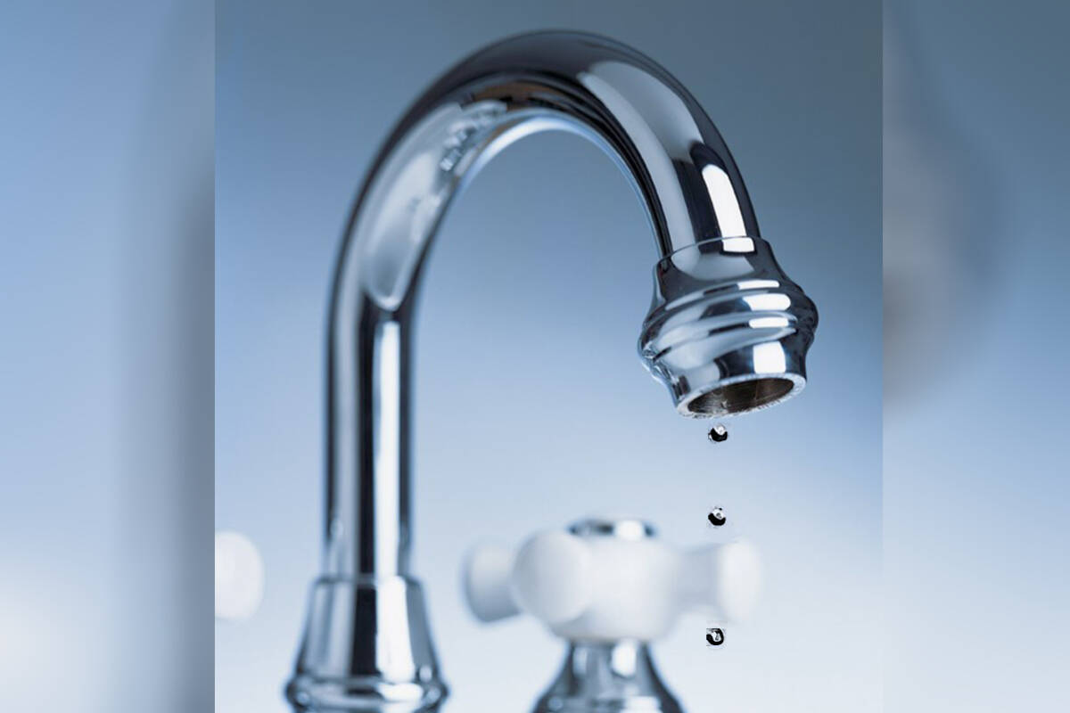 An intermittent drip from your faucet or showerhead can waste more than 35,000 litres of water a year, enough to fill a bathtub over 100 times!
