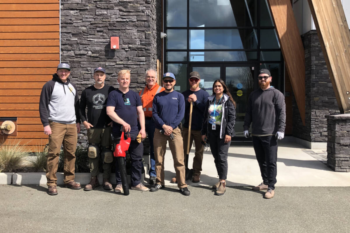 Andrew Fraser and his fellow technologists from the BC Hydro team in Campbell River recently spent a day volunteering at Q̓ʷalayu House, the Children’s Health Foundation of Vancouver Island’s home away from home for families whose children are undergoing medical treatment.